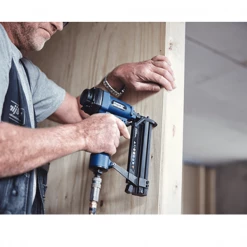 Agrafeuse Cloueur Pneumatique Agrafeuse Cloueuse Pneumatique - Pro PBS 151 Rapid - En Coffret Avec 200 Agrafes Et 200 Clous 5000103 -Pas Cher Fixation Magasin 6