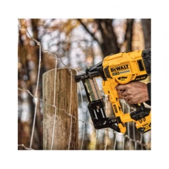 Cloueur Autonome à Gaz, électrique Ou Sur Batterie Agrafeuse Pour Clôture XR 18 V 5 AH Li-Ion– 2 Batteries–coffret - Dewalt -Pas Cher Fixation Magasin 7 2