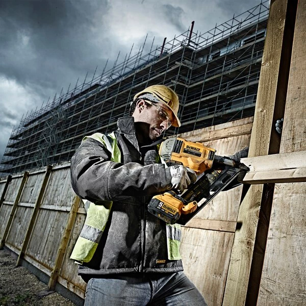 Cloueur Autonome à Gaz, électrique Ou Sur Batterie Cloueur De Charpente Dewalt DCN692P2 XR 18 V Avec 10 Boîtes De Pointes 4 Cloueur Autonome à Gaz, électrique Ou Sur Batterie Cloueur De Charpente Dewalt DCN692P2 XR 18 V Avec 10 Boîtes De Pointes – Image 4